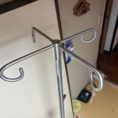 点滴スタンド　キャスター付きの画像