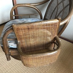 【再掲】低め座椅子 0円（膝に優しく背もたれ・マガジンラック付き）の画像