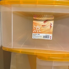 3段引き出し押入収納と衣装ケース2個の画像