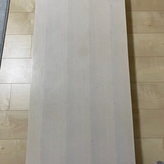 ホワイトテーブルの画像