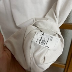 UNIQLO Tシャツの画像