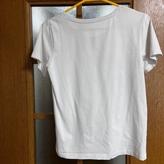 UNIQLO Tシャツの画像