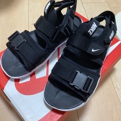 NIKE ブラック スポーツサンダルの画像