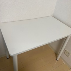 パソコンデスクの画像