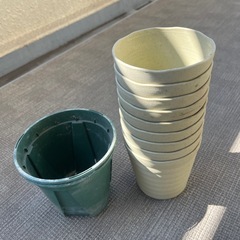 園芸　
プランターとミニポットの画像