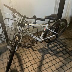 自転車　クロスバイク　すぐに乗車可能です　引き渡し日9/1～9/4日でご対応いただける方　身分認証完了次第メッセージに返答いたします。の画像