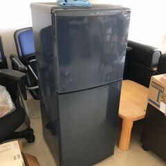 オフィス用品　劇場用3連椅子　椅子　小冷蔵庫　ガラスケースの画像