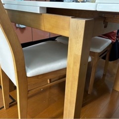 エクステンション　ダイニングテーブル　　ダイニングチェア二脚セットの画像