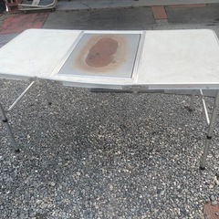 BBQ、コンロとテーブル、の画像