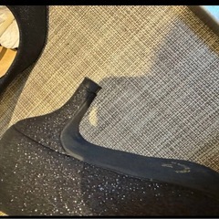 黒 パンプス ラメの画像