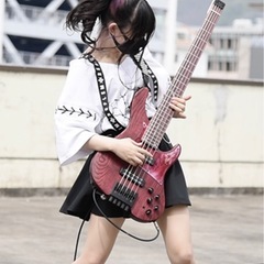 ベースしてます♪