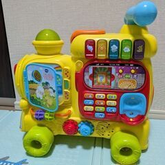 知育玩具トイザらスのウォーカー＆ライドABCトレイン バイリンガルの画像