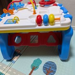 知育玩具トイザらス ブルーイン 2in1 ブロック遊びもできる アクティビティテーブルの画像