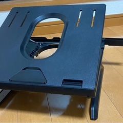 エレコム ノートPCスタンド 折りたたみ 8段階 9.5cm高さアップ脚 スマホスタンド付 ~15.6インチノートPC対応 折りたたみ時サイズ:幅280×奥行280×高さ26mm 耐荷重:10kg ブラック PCA-LTSH8BKの画像