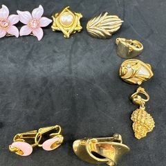 ヴィンテージ風 パールと花デザイン イヤリングセットの画像