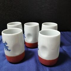 絵柄 陶器コップ 5個セット湯呑み　お茶　コップ　未使用の画像