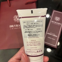【新品未使用未開封★箱★紙袋付き】ドットールヴェラニエス ハンドクリームの画像