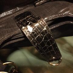 週末処分 ハンドバッグ 黒 合皮の画像