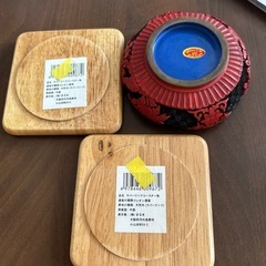 木製と陶器のコースターセットの画像