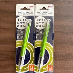新品　三菱ユニ　アドバンス　クルトガ　2本　三菱ユニ非売品消しゴム　8個の画像