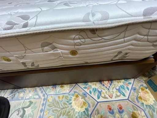 【定価44万円】シモンズセミダブルベッド