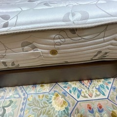 【定価44万円】シモンズセミダブルベッドの画像