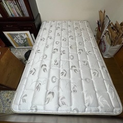 【定価44万円】シモンズセミダブルベッドの画像