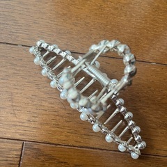 パールのヘアクリップの画像