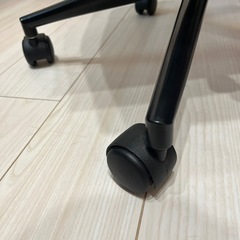 回転式　高さ調節可　北欧　デスクチェア　ブラックの画像