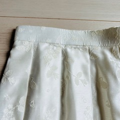 【新品未使用】ホワイト　プリーツスカート　総柄の画像