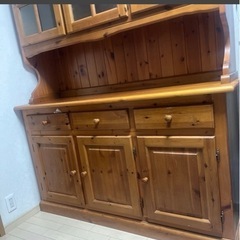 引き取り希望！フランスベッド？　カントリー家具 無垢材 カップボード キャビネットの画像