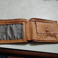 こげ茶色の男性用の財布＆少し薄めの茶色？の男性用の財布です。の画像