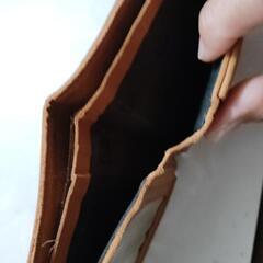 こげ茶色の男性用の財布＆少し薄めの茶色？の男性用の財布です。の画像