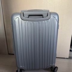 Tornare シルバー キャリーケース Sサイズ 42Lの画像
