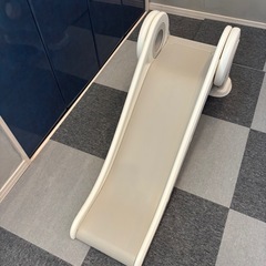 ホワイト スライド式滑り台 階段付きの画像