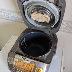 炊飯器  3合炊き 象印圧力IH炊飯器 ★中頭郡北谷町の画像