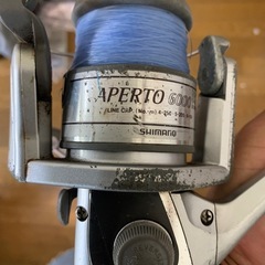 船竿とスピニングリールの画像