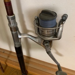 船竿とスピニングリールの画像
