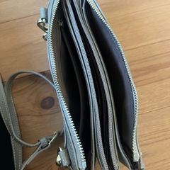 グレージュ ミニバッグ 財布代わりにもの画像
