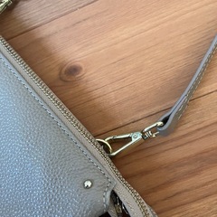 グレージュ ミニバッグ 財布代わりにもの画像