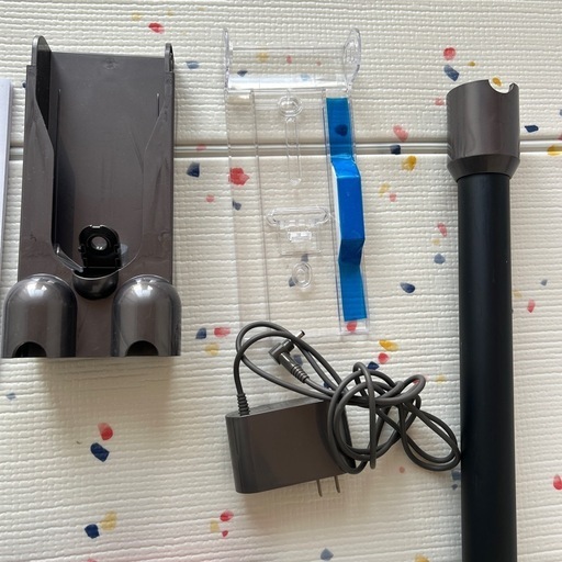 （ジャンク品）Dyson CycloneV10 fluffy 本体 付属品付き ジャンク品 dyson cyclone V10 fluffy ダイソン サイクロン式