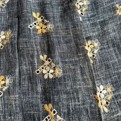 花柄刺繍プリーツスカート ダークグレーの画像