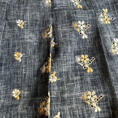 花柄刺繍プリーツスカート ダークグレーの画像