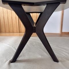 変形Rダイニングテーブルの画像