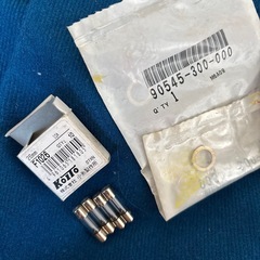 スクーター部品　ヒューズ26mm 10A プラグBR6HSAの画像