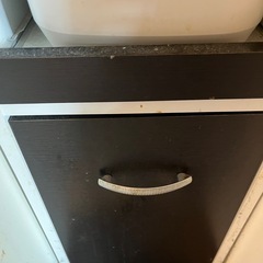 【9/8まで投稿】スリムタイプ食器棚の画像