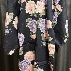 アベイル　紺色花柄浴衣・作り帯・下駄 　3点セットの画像