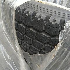 2トンのタイヤの画像