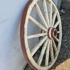 昔の馬車の車輪の画像