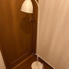 IKEA LERSTA（レールスタ）フロアランプ ホワイト アルミ製の画像